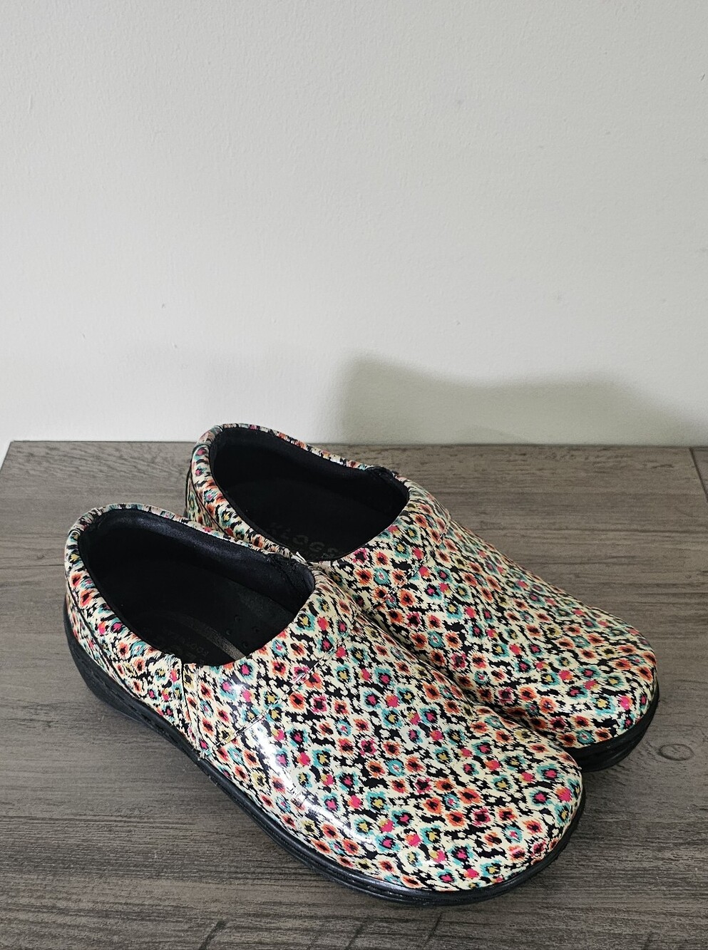 Klogs Footwear Mission Women Colorful Retro Patterned Slip-On Clogs 8.5
